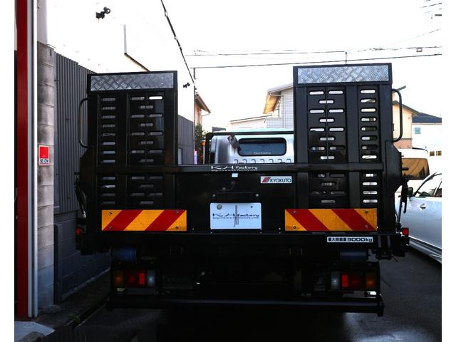 エルフトラック ＳＥカスタム　３ｔ　積載車　新車　ワンオーナー　メッキパネル　サイド煽りレス　丸環フック埋め込み　フロント廻り純正メッキパーツ（7枚目）