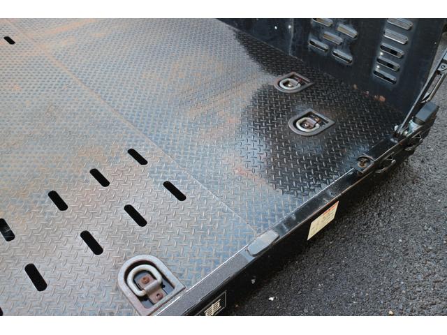 エルフトラック ＳＥカスタム　３ｔ　積載車　新車　ワンオーナー　メッキパネル　サイド煽りレス　丸環フック埋め込み　フロント廻り純正メッキパーツ（17枚目）