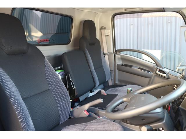 エルフトラック ＳＥカスタム　３ｔ　積載車　新車　ワンオーナー　メッキパネル　サイド煽りレス　丸環フック埋め込み　フロント廻り純正メッキパーツ（37枚目）