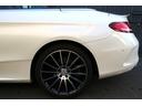 Ｃ４３　４マチック　カブリオレ　ＡＭＧ　Ｃ４３　４マチック　カブリオレ　４ＷＤ　パナメリカーナグリル　純正１９アルミホイール　メーカーナビ　レーダーセーフティーＰＫＧ　ブルメスタ　ＴＶキャンセラー　キーレスゴー　ボルドーレザー（29枚目）