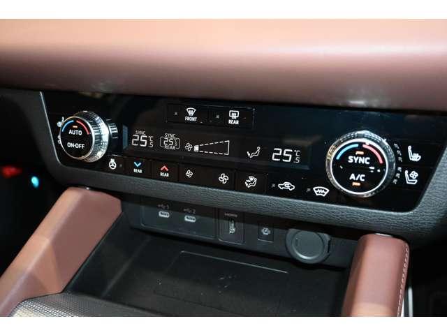 アウトランダーＰＨＥＶ Ｐエグゼクティブパッケージ　パノラマサンルーフ　ＭＩ－ＰＩＬＯＴ　本革シート　コーナーセンサー　電動リアゲート　全方位カメラ　サンルーフ（13枚目）