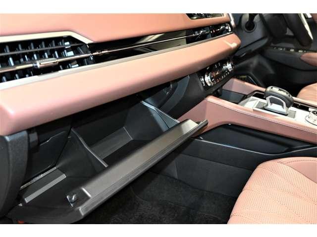 アウトランダーＰＨＥＶ Ｐエグゼクティブパッケージ　パノラマサンルーフ　ＭＩ－ＰＩＬＯＴ　本革シート　コーナーセンサー　電動リアゲート　全方位カメラ　サンルーフ（14枚目）