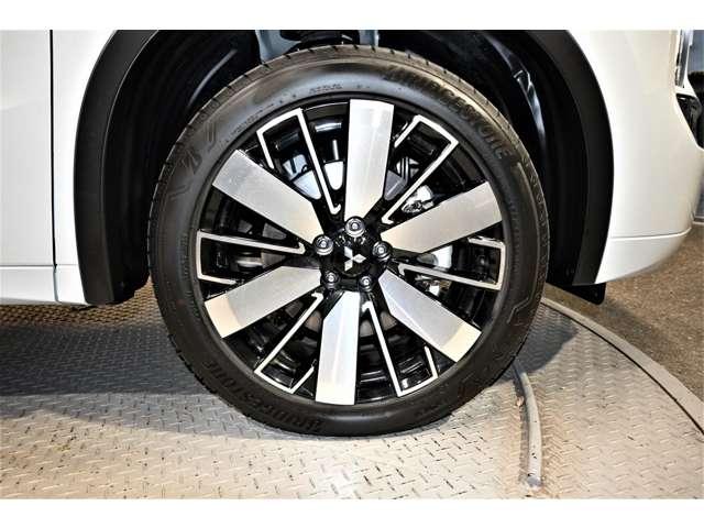 アウトランダーＰＨＥＶ Ｐエグゼクティブパッケージ　パノラマサンルーフ　ＭＩ－ＰＩＬＯＴ　本革シート　コーナーセンサー　電動リアゲート　全方位カメラ　サンルーフ（19枚目）