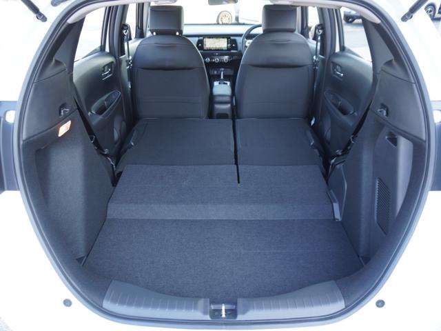 フィット ｅ：ＨＥＶホーム　元弊社デモカー　９型コネクトディスプレイナビ　衝突軽減ブレーキ　渋滞追従機能　急アクセル抑制機能　ＬＥＤオートライト　オートハイビーム　サイド＆カーテンＡＢ　電子パーキング　Ｐセンサー　ＥＴＣ２．０（11枚目）
