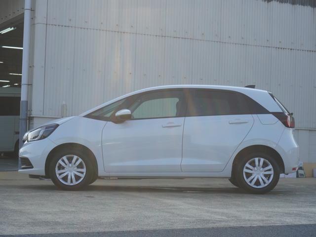 フィット ｅ：ＨＥＶホーム　元弊社デモカー　９型コネクトディスプレイナビ　衝突軽減ブレーキ　渋滞追従機能　急アクセル抑制機能　ＬＥＤオートライト　オートハイビーム　サイド＆カーテンＡＢ　電子パーキング　Ｐセンサー　ＥＴＣ２．０（15枚目）