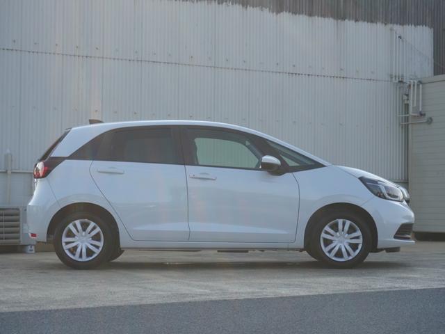 フィット ｅ：ＨＥＶホーム　元弊社デモカー　９型コネクトディスプレイナビ　衝突軽減ブレーキ　渋滞追従機能　急アクセル抑制機能　ＬＥＤオートライト　オートハイビーム　サイド＆カーテンＡＢ　電子パーキング　Ｐセンサー　ＥＴＣ２．０（27枚目）