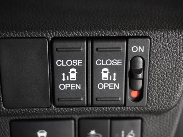 フリード＋ハイブリッド ハイブリッド・クロスターホンダセンシング　タイヤ４本新品交換　９型ナビ　前後ドラレコ　リアカメラ　ＬＥＤオートライト＆フォグ　ＥＴＣ　両側電動スライド　革巻きハンドル　ブルートゥース　オートリトラミラー　ワンオーナー　１５インチアルミ（5枚目）