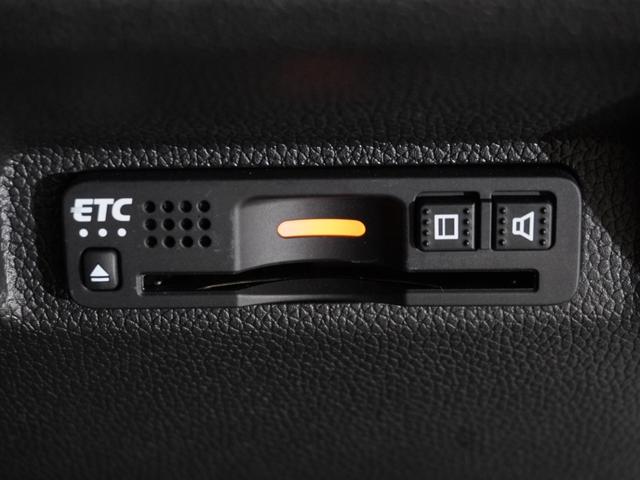 フリード＋ハイブリッド ハイブリッド・クロスターホンダセンシング　タイヤ４本新品交換　９型ナビ　前後ドラレコ　リアカメラ　ＬＥＤオートライト＆フォグ　ＥＴＣ　両側電動スライド　革巻きハンドル　ブルートゥース　オートリトラミラー　ワンオーナー　１５インチアルミ（17枚目）
