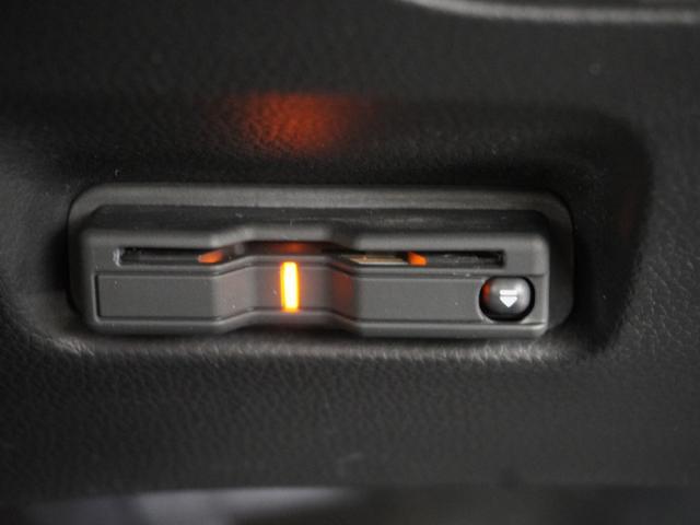 フィット ｅ：ＨＥＶリュクス　ワンオーナー　９型ナビ　衝突軽減ブレーキ　渋滞追従機能　リアカメラ　ＬＥＤオートライト　オートハイビーム　サイド＆カーテンＡＢ　Ｐセンサー　本革シート　ステアリングヒーター　ＥＴＣ２．０　ＵＳＢ（4枚目）