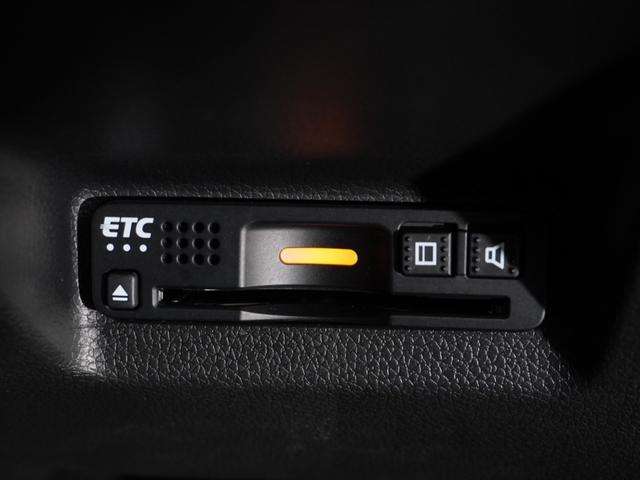 シャトル ハイブリッドＺホンダセンシング　ワンオーナー　８型ナビ　衝突軽減ブレーキ　ナビ連動前後ドラレコ　ＬＥＤオートライト　オートハイビーム　サイド＆カーテンＡＢ　オートリトラミラー　ＥＴＣ　ルーフレール　ブルートゥース　革巻ステアリング（4枚目）