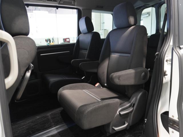 ステップワゴンスパーダ スパーダホンダセンシング　７人乗り　わくわくゲート　１０型ナビ　衝突軽減ブレーキ　ナビ連動ドラレコ　ＬＥＤオートライト　両側ＰＳＤ　革巻ステアリング　シートバックテーブル　ブルートゥース　音楽録音機能　ＵＳＢ　ＥＴＣ　Ｒカメラ（15枚目）