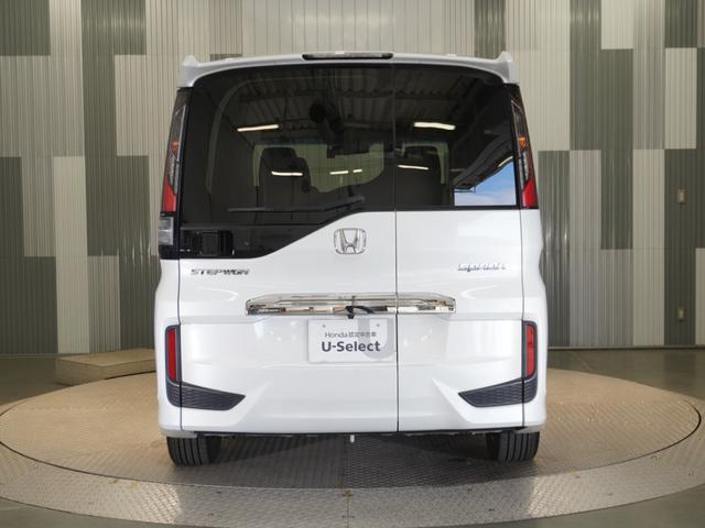 ステップワゴンスパーダ スパーダホンダセンシング　７人乗り　わくわくゲート　１０型ナビ　衝突軽減ブレーキ　ナビ連動ドラレコ　ＬＥＤオートライト　両側ＰＳＤ　革巻ステアリング　シートバックテーブル　ブルートゥース　音楽録音機能　ＵＳＢ　ＥＴＣ　Ｒカメラ（26枚目）