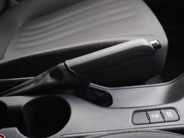 ヤリス G ワンオーナー 8型ナビ バックカメラ ETC クルーズコントロール CD DVD Bluetooth USB入力端子 衝突被害軽減ブレーキ 横滑り防止装置 盗難防止装置 電動格納ドアミラー(62枚目)