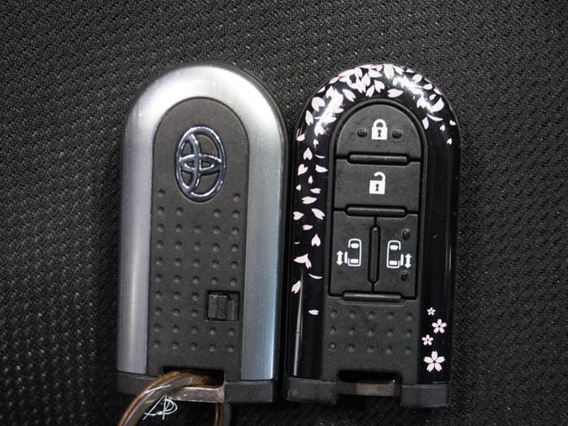 ルーミー カスタムＧ　７型純正ナビ　フルセグ　ＣＤ録音機能　純正ドライブレコーダー　衝突回避支援ブレーキ（スマートアシストＩＩＩ　誤発信抑制機能（前後）ＬＥＤヘッドライト　オートハイトビーム（19枚目）