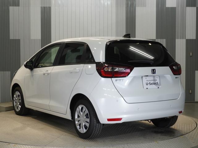 フィット ｅ：ＨＥＶホーム　当社デモカー　純正９型メモリーナビ　フルセグ　ミュージックラック　ＤＶＤｂｌｕｅｔｏｏｔｈホンダセンシング　渋滞追従　ＬＥＤヘッドライト　ＥＴＣ　純正ドライブレコーダー　リアカメラ（8枚目）