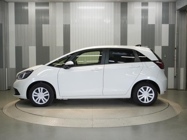 フィット ｅ：ＨＥＶホーム　当社デモカー　純正９型メモリーナビ　フルセグ　ミュージックラック　ＤＶＤｂｌｕｅｔｏｏｔｈホンダセンシング　渋滞追従　ＬＥＤヘッドライト　ＥＴＣ　純正ドライブレコーダー　リアカメラ（24枚目）