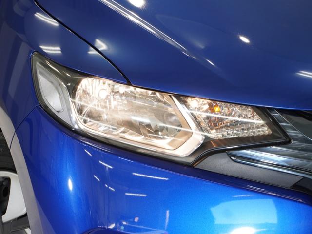 フィットハイブリッド Ｆパッケージ　純正ナビ　ＥＴＣ　リアカメラ　ブルートゥース　ワンセグＴＶ　電動格納ドアミラー　プライバシーガラス　アームレストコンソール　オートエアコン　スマートキー２個　ワンオーナー（9枚目）