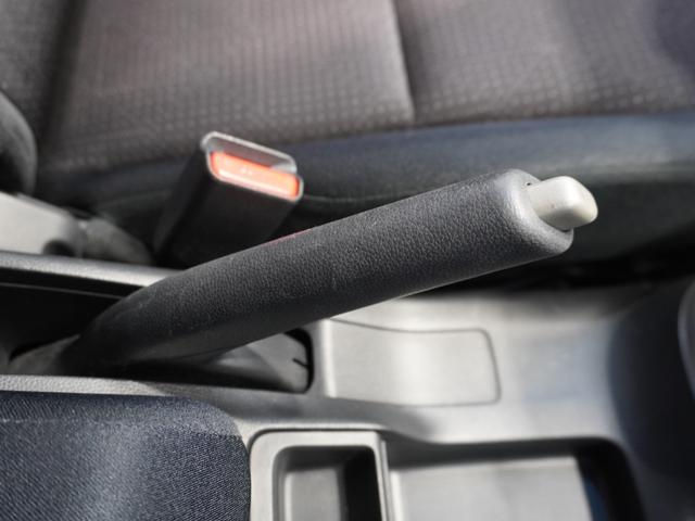 フィットハイブリッド Ｆパッケージ　純正ナビ　ＥＴＣ　リアカメラ　ブルートゥース　ワンセグＴＶ　電動格納ドアミラー　プライバシーガラス　アームレストコンソール　オートエアコン　スマートキー２個　ワンオーナー（37枚目）