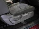 【ハイトアジャスター】レバーの上下操作だけで、座面を運転しやすい高さへ簡単に調節できます。