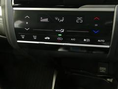 オートエアコンは温度を設定すれば自動で快適な状態をキープしてくれるので運転中の温度操作が減り安全面でも安心ですね。 5