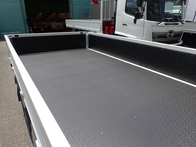 デュトロ 　デュトロ　２ｔ　標準１０尺　平ボディ　ＭＴ　安全装置（3枚目）
