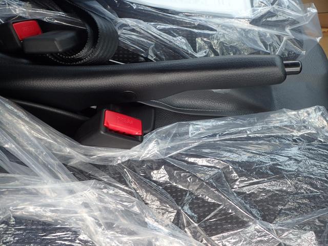 キャンター 　フル液晶メーター　ダブルキャブ　平ボディ　ＭＴ（9枚目）