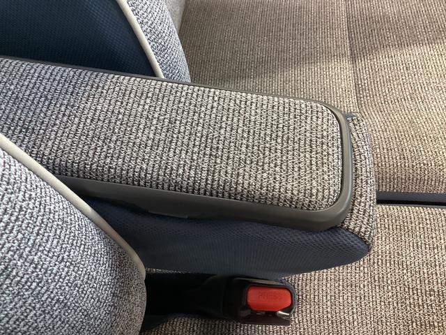 ムーヴキャンバス ストライプスＧ　衝突被害軽減ブレーキ　横滑り防止装置　オートマチックハイビーム　アイドリングストップ　ステアリングスイッチ　オートライト　キーフリーシステム　オートエアコン　ナビ　ドラレコ　ＥＴＣ　マット（39枚目）