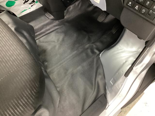 ハイゼットカーゴ ＤＸ　衝突被害軽減ブレーキ　横滑り防止装置　４ＷＤ　ＣＶＴ　エアコン　パワステ　ラジオ　オートハイビーム　アイドリングストップ　オートライト（24枚目）