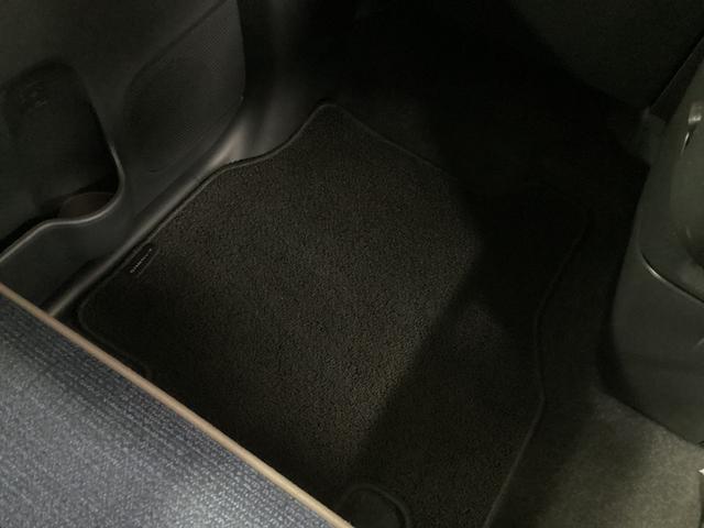 ムーヴキャンバス セオリーＧターボ　衝突被害軽減ブレーキ　横滑り防止装置　４ＷＤ　オートハイビーム　アイドリングストップ　ステアリングスイッチ　オートライト　キーフリー　オートエアコン　ナビ　ドラレコ　パノラマカメラ　ＥＴＣ　マット（25枚目）