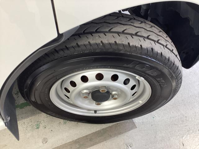 ハイゼットカーゴ ＤＸ　衝突被害軽減ブレーキ　横滑り防止装置　２ＷＤ　ＣＶＴ　エアコン　パワステ　ラジオ　オートハイビーム　アイドリングストップ　オートライト　キーレス　ＥＴＣ　マット　バイザー（38枚目）