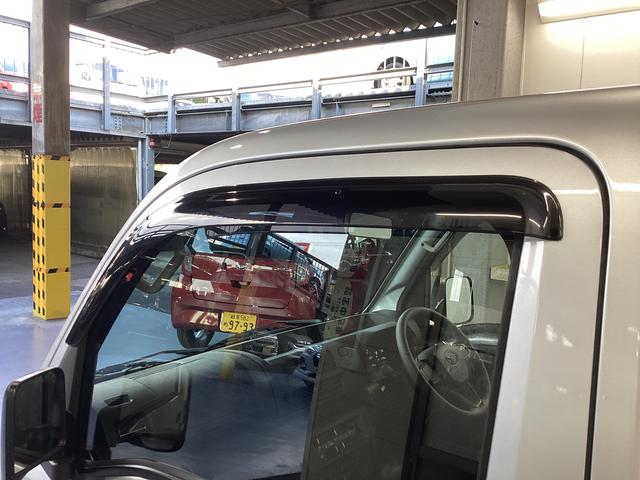 ハイゼットトラック スタンダード　衝突被害軽減ブレーキ　横滑り防止装置　４ＷＤ　ＣＶＴ　エアコン　パワステ　ラジオ　オートハイビーム　アイドリングストップ　オートライト　マット　バイザー（24枚目）