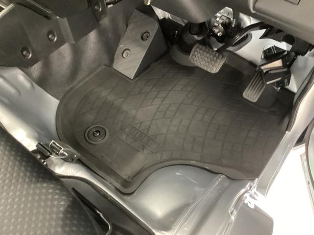 ハイゼットトラック スタンダード　衝突被害軽減ブレーキ　横滑り防止装置　４ＷＤ　ＣＶＴ　エアコン　パワステ　ラジオ　オートハイビーム　アイドリングストップ　オートライト　マット　バイザー（25枚目）