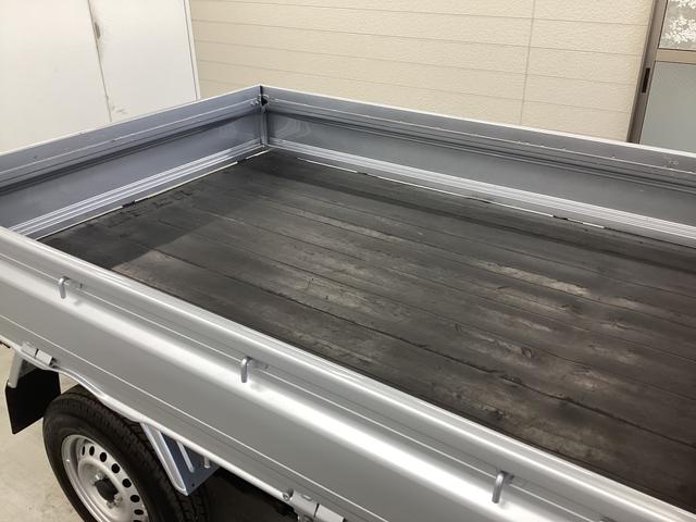 ハイゼットトラック スタンダード　衝突被害軽減ブレーキ　横滑り防止装置　４ＷＤ　ＣＶＴ　エアコン　パワステ　ラジオ　オートハイビーム　アイドリングストップ　オートライト　マット　バイザー（37枚目）