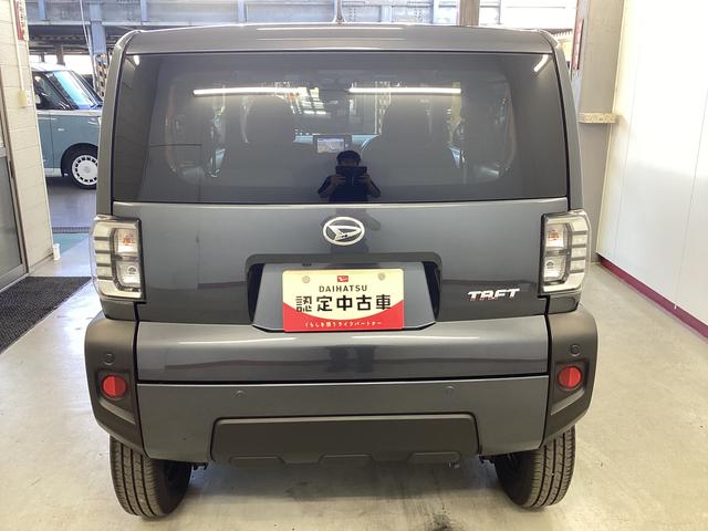 タフト Ｘ　衝突被害軽減ブレーキ　横滑り防止装置　オートハイビーム　アイドリングストップ　ステアリングスイッチ　オートライト　キーフリーシステム　オートエアコン　ナビ　ドラレコ　ＥＴＣ　マット（3枚目）