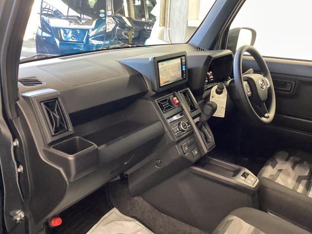 タフト Ｘ　衝突被害軽減ブレーキ　横滑り防止装置　オートハイビーム　アイドリングストップ　ステアリングスイッチ　オートライト　キーフリーシステム　オートエアコン　ナビ　ドラレコ　ＥＴＣ　マット（12枚目）