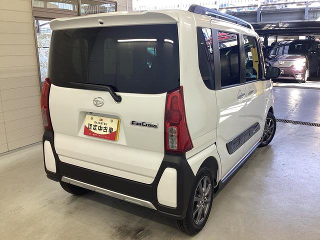 タント ファンクロス　衝突被害軽減ブレーキ　横滑り防止装置　オートハイビーム　アイドリングストップ　ステアリングスイッチ　オートライト　キーフリーシステム　オートエアコン　パノラマカメラ（8枚目）