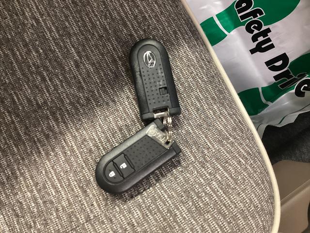 ミラトコット G SAIII 衝突被害軽減ブレーキ 横滑り防止装置 4WD オートハイビーム アイドリングストップ ステアリングスイッチ オートライト キーフリーシステム オートエアコン パノラマカメラ マット バイザー(35枚目)