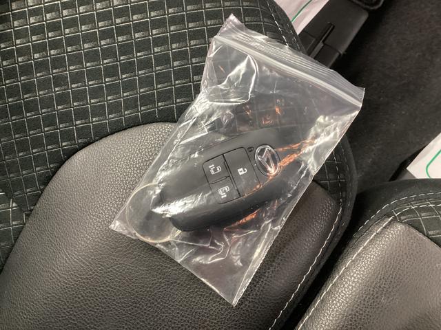 タント カスタムＲＳセレクション　衝突被害軽減ブレーキ　横滑り防止装置　４ＷＤ　オートハイビーム　アイドリングストップ　ステアリングスイッチ　オートライト　キーフリー　エアコン　ナビ　ドラレコ　バックカメラ　ＥＴＣ　マット　バイザー（34枚目）