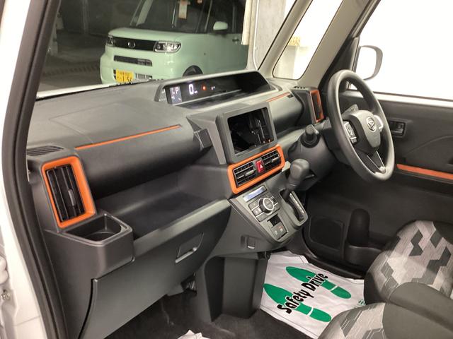 タント ファンクロス　衝突被害軽減ブレーキ　横滑り防止装置　オートハイビーム　アイドリングストップ　ステアリングスイッチ　オートライト　キーフリーシステム　オートエアコン　パノラマカメラ（12枚目）