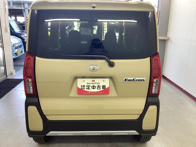 タント ファンクロスターボ 衝突被害軽減ブレーキ 横滑り防止装置 オートハイビーム アイドリングストップ ステアリングスイッチ オートライト キーフリーシステム オートエアコン パノラマカメラ(3枚目)