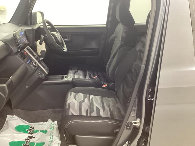 タフト Ｇ　ダーククロムベンチャー　衝突被害軽減ブレーキ　横滑り防止装置　オートハイビーム　アイドリングストップ　ステアリングスイッチ　オートライト　キーフリーシステム　オートエアコン　ディスプレイオーディオ（13枚目）