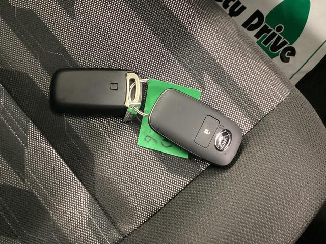 タフト Ｘ　衝突被害軽減ブレーキ　横滑り防止装置　オートハイビーム　アイドリングストップ　ステアリングスイッチ　オートライト　キーフリーシステム　オートエアコン　パノラマカメラ　マット　バイザー（34枚目）