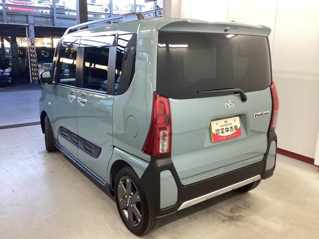 タント ファンクロスターボ　衝突被害軽減ブレーキ　横滑り防止装置　オートハイビーム　アイドリングストップ　ステアリングスイッチ　オートライト　キーフリーシステム　オートエアコン　パノラマカメラ　マット　バイザー（9枚目）