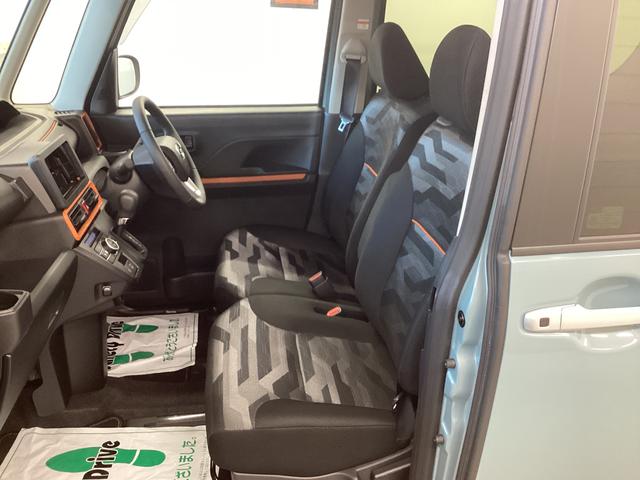 タント ファンクロスターボ　衝突被害軽減ブレーキ　横滑り防止装置　オートハイビーム　アイドリングストップ　ステアリングスイッチ　オートライト　キーフリーシステム　オートエアコン　パノラマカメラ　マット　バイザー（13枚目）