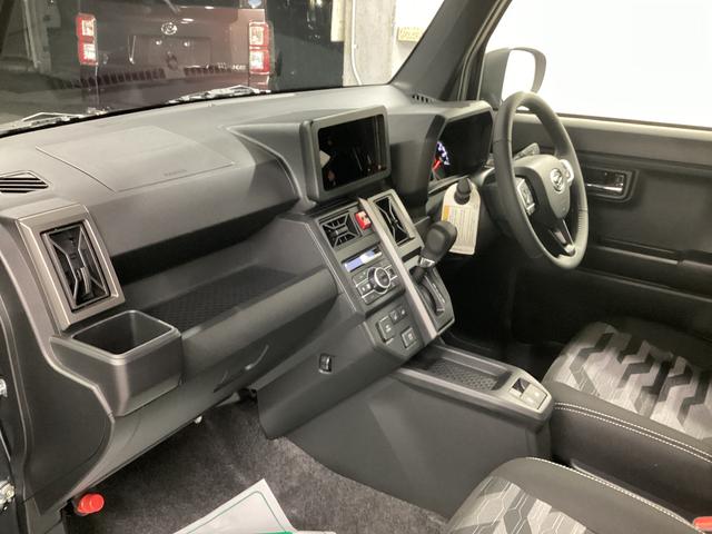 タフト Ｇ　ダーククロムベンチャー　衝突被害軽減ブレーキ　横滑り防止装置　オートハイビーム　アイドリングストップ　ステアリングスイッチ　オートライト　キーフリーシステム　オートエアコン　パノラマカメラ（12枚目）