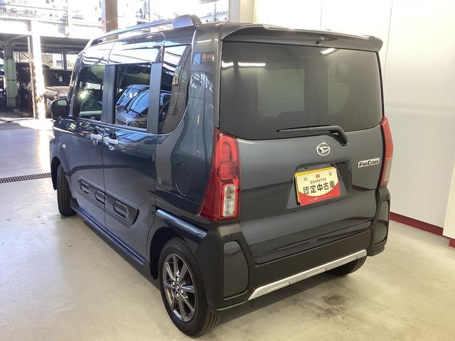 タント ファンクロス　衝突被害軽減ブレーキ　横滑り防止装置　オートハイビーム　アイドリングストップ　ステアリングスイッチ　オートライト　キーフリーシステム　オートエアコン　パノラマカメラ　マット　バイザー（9枚目）