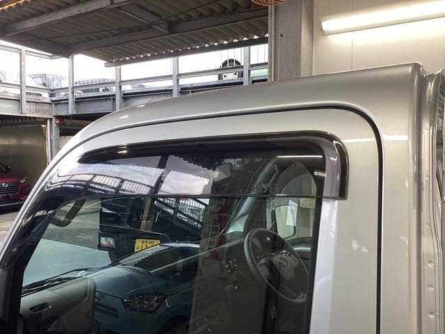 ハイゼットトラック スタンダード　衝突被害軽減ブレーキ　横滑り防止装置　４ＷＤ　ＣＶＴ　エアコン　パワステ　ラジオ　オートハイビーム　アイドリングストップ　オートライト　マット　バイザー（24枚目）