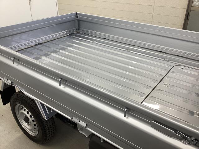 ハイゼットトラック スタンダード　衝突被害軽減ブレーキ　横滑り防止装置　４ＷＤ　ＣＶＴ　エアコン　パワステ　ラジオ　オートハイビーム　アイドリングストップ　オートライト　マット　バイザー（37枚目）