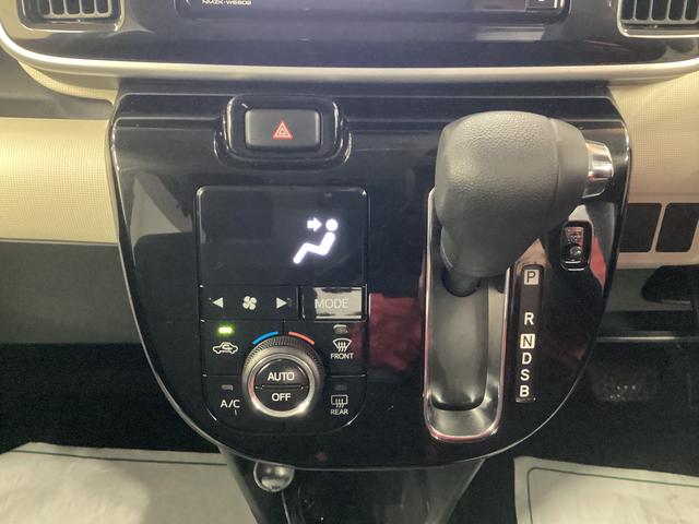 ムーヴキャンバス Ｇブラックインテリアリミテッド　ＳＡＩＩＩ　衝突被害軽減ブレーキ　横滑り防止装置　オートハイビーム　アイドリングストップ　ステアリングスイッチ　キーフリー　オートエアコン　ナビ　パノラマカメラ　ＥＴＣ　　社外ドラレコ　マット　バイザー（11枚目）