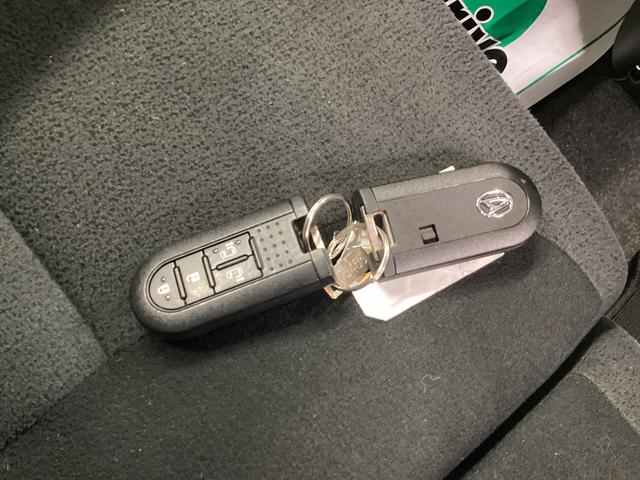 ムーヴキャンバス Ｇブラックインテリアリミテッド　ＳＡＩＩＩ　衝突被害軽減ブレーキ　横滑り防止装置　オートハイビーム　アイドリングストップ　ステアリングスイッチ　キーフリー　オートエアコン　ナビ　パノラマカメラ　ＥＴＣ　　社外ドラレコ　マット　バイザー（34枚目）